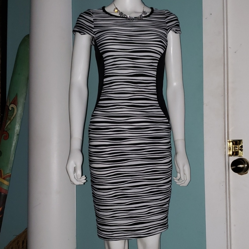 Dress - Picture 2 of 4